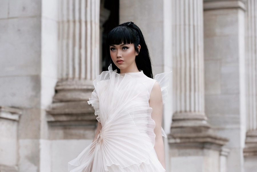 Jessica Minh Anh ‘biến’ Paris thành bản giao hưởng thời trang