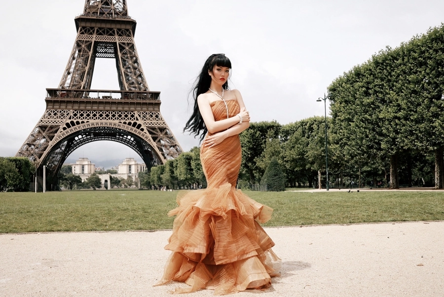 Jessica Minh Anh ‘biến’ Paris thành bản giao hưởng thời trang
