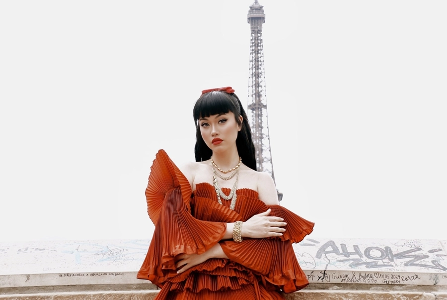Jessica Minh Anh ‘biến’ Paris thành bản giao hưởng thời trang