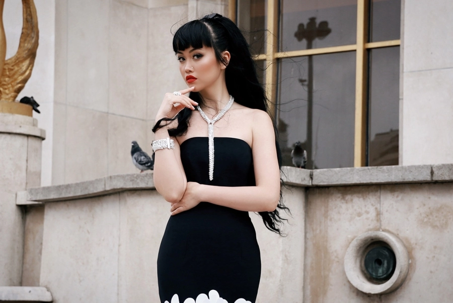 Jessica Minh Anh ‘biến’ Paris thành bản giao hưởng thời trang