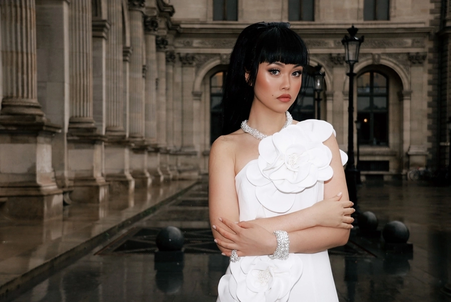 Jessica Minh Anh ‘biến’ Paris thành bản giao hưởng thời trang