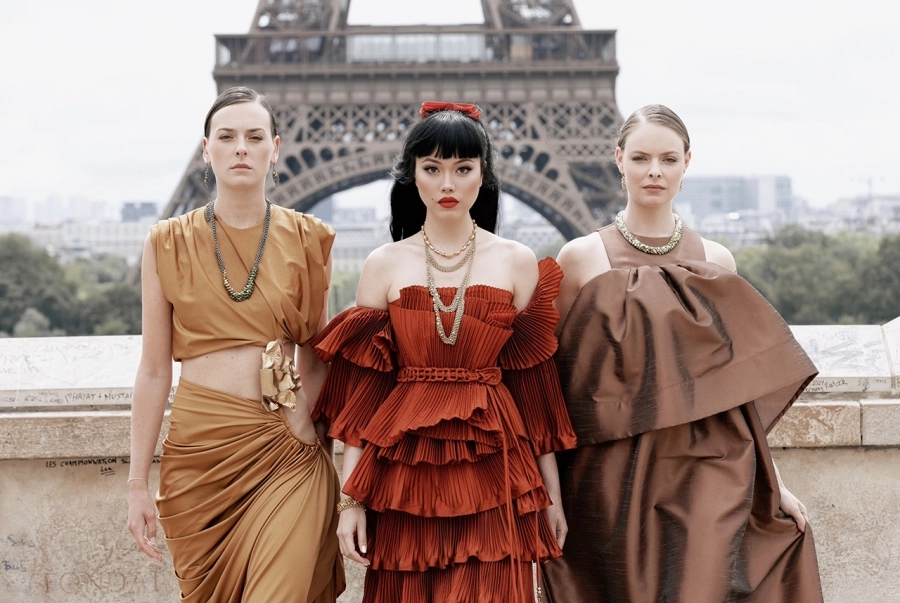 Jessica Minh Anh ‘biến’ Paris thành bản giao hưởng thời trang
