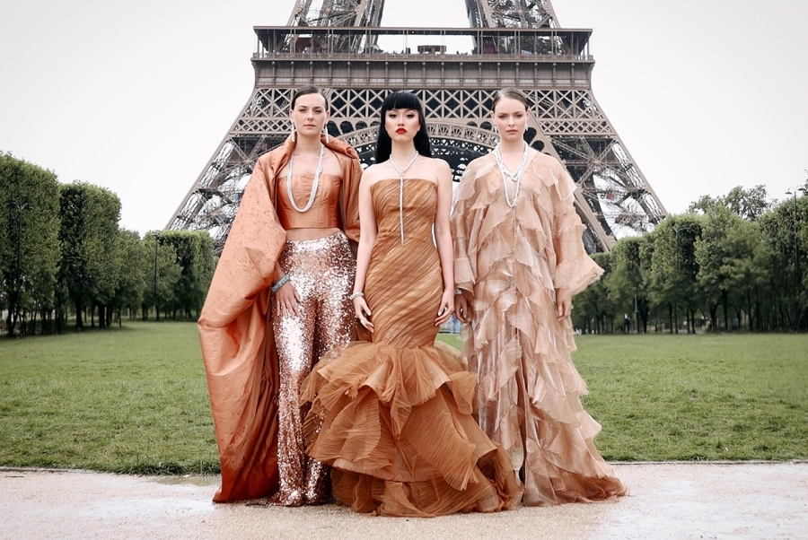 Jessica Minh Anh ‘biến’ Paris thành bản giao hưởng thời trang