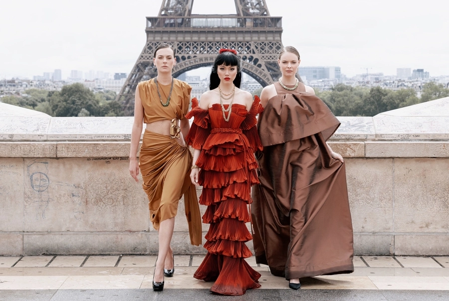 Jessica Minh Anh ‘biến’ Paris thành bản giao hưởng thời trang