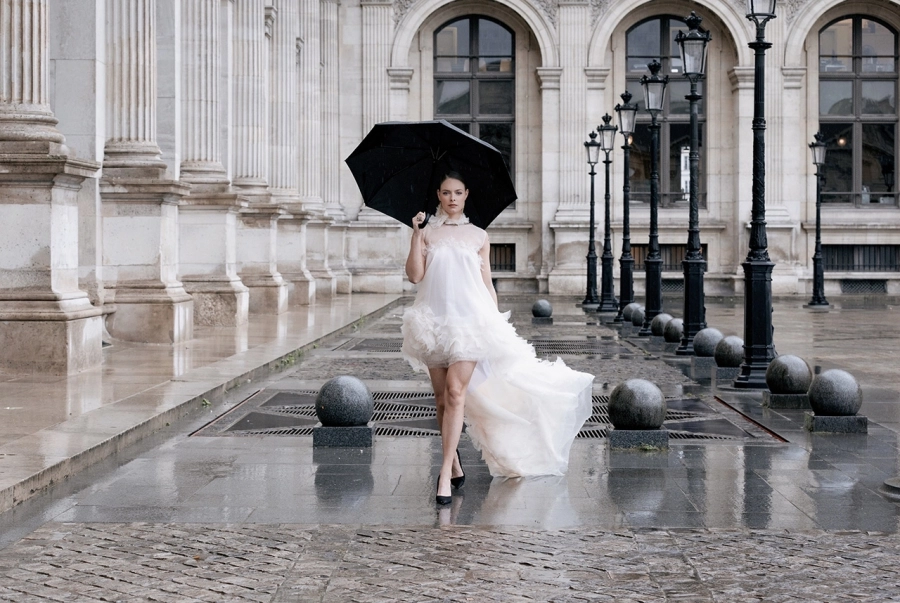 Jessica Minh Anh ‘biến’ Paris thành bản giao hưởng thời trang