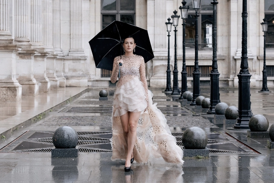 Jessica Minh Anh ‘biến’ Paris thành bản giao hưởng thời trang