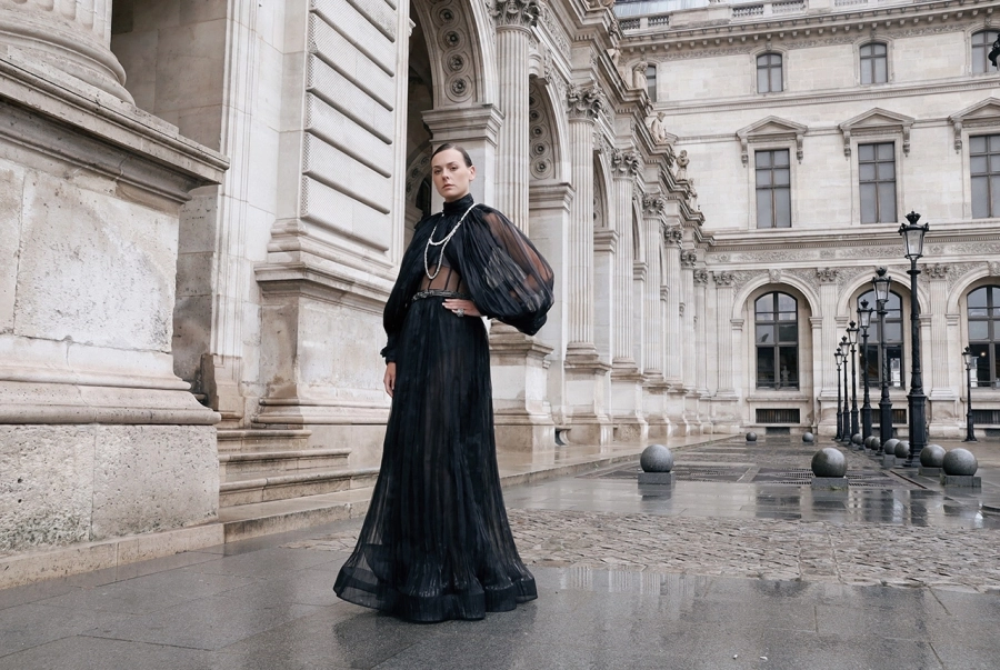 Jessica Minh Anh ‘biến’ Paris thành bản giao hưởng thời trang