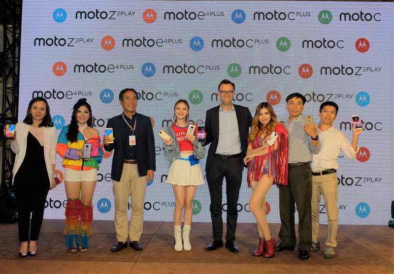 Motorola ra mắt cùng lúc 4 điện thoại trung cấp