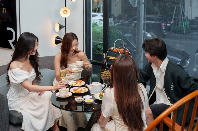 Renaissance Riverside Hotel Saigon ra mắt tiệc trà chiều cuối tuần