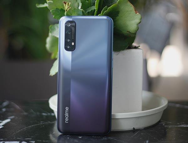 Mở hộp Realme 7: Thiết kế sang trọng và cứng cáp