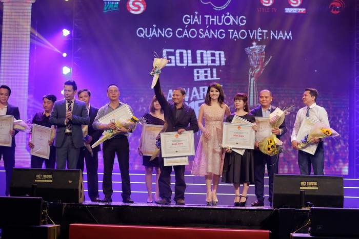 Sôi động đêm Gala trao giải Quả Chuông Vàng 2016