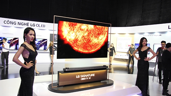 LG OLED SIGNATURE W – TV dán tường siêu cao cấp