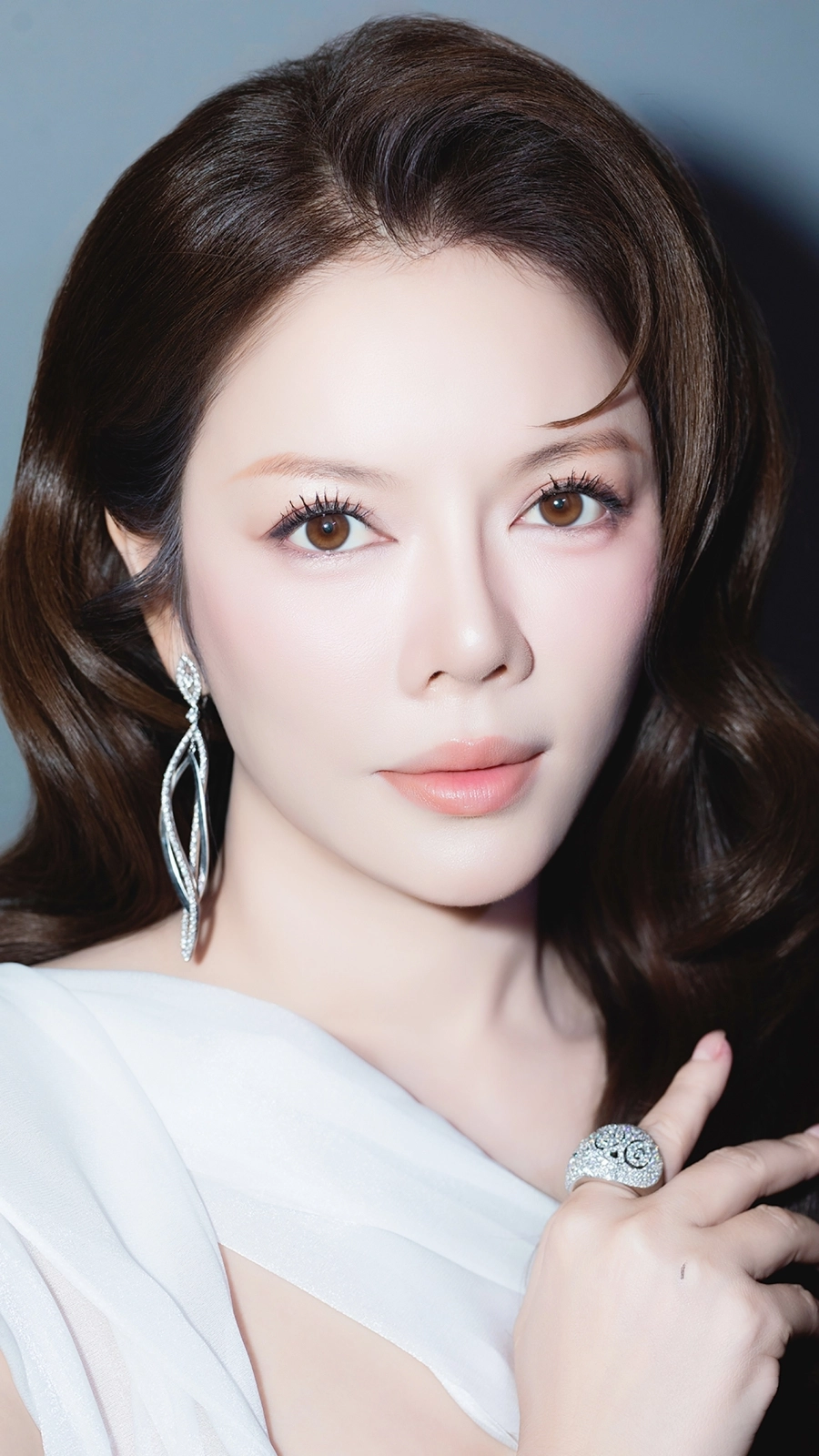 Lý Nhã Kỳ chiếm spotlight tại sự kiện của ra mắt singlge và music video 'Vườn Hồng' của Văn Mai Hương