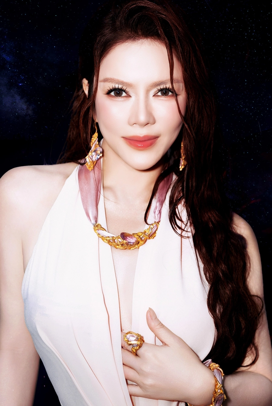 Lý Nhã Kỳ thể hiện đẳng cấp tại show thời trang Lê Minh Ngọc
