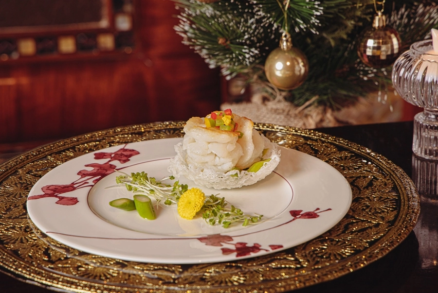 The Reverie Saigon ra mắt chuỗi sự kiện lễ hội 2025 'Chuyến Tàu Lễ Hội Diệu Kỳ'