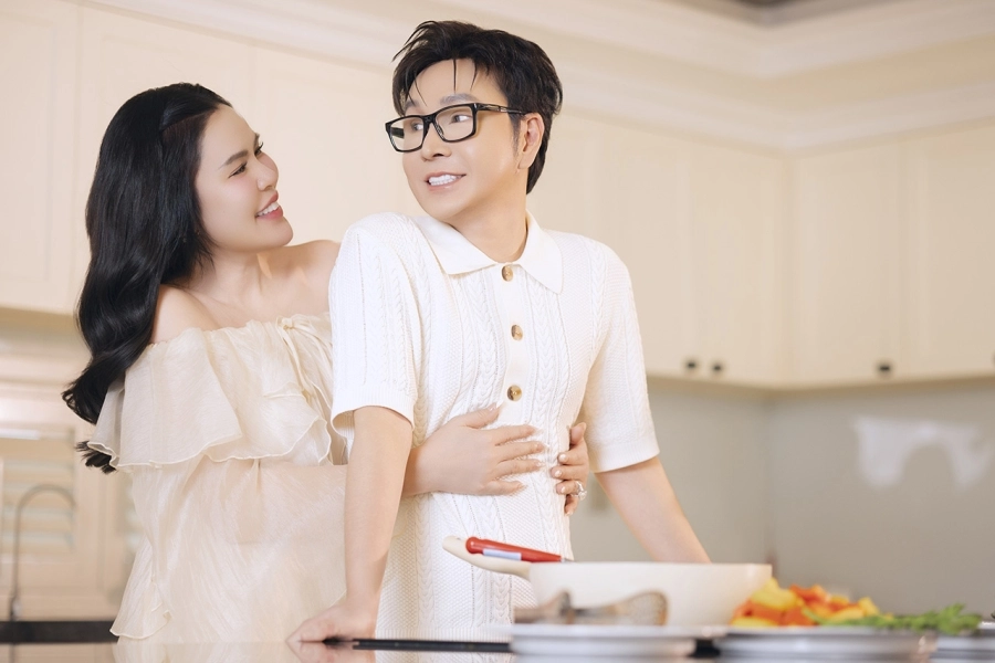 NSƯT Vũ Luân - Phương Lê hạnh phúc trong bộ ảnh Valentine