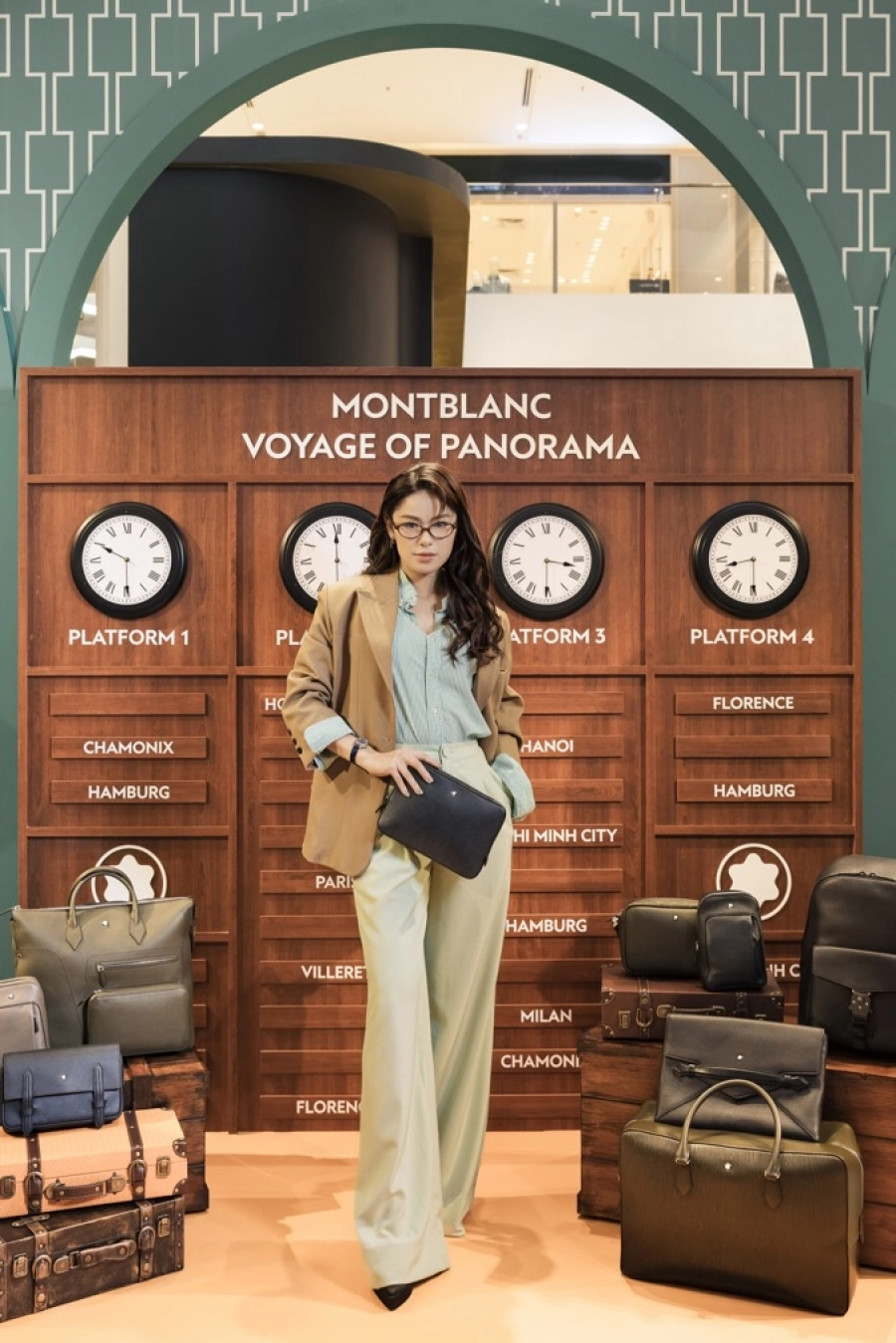 Dàn sao đổ bộ chuyến tàu 'The Journey: Let’s Write' của Montblanc tại pop-up Saigon Centre