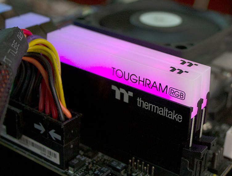 Thermaltake TOUGHRAM RGB 3200 16 GB: Không chỉ nhanh mà còn đẹp