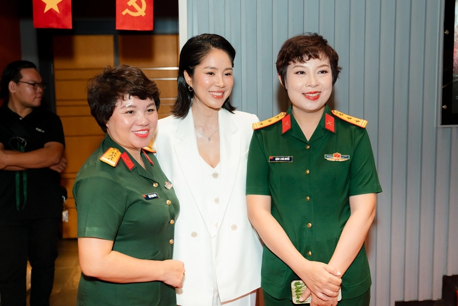 Những cảm xúc khó tả của khách mời tại Tp.HCM sau buổi chiếu đặc biệt phim điện ảnh Mưa Đỏ