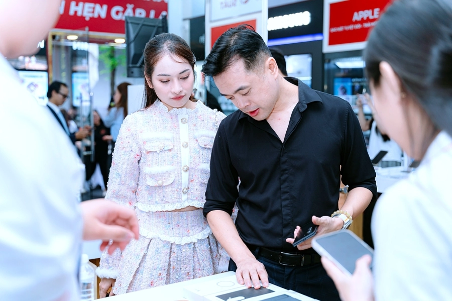 Mở bán sớm Samsung Galaxy Z Fold7/ Z Flip7, Di Động Việt trao hàng trăm máy cùng nhiều ưu đãi đến khách 