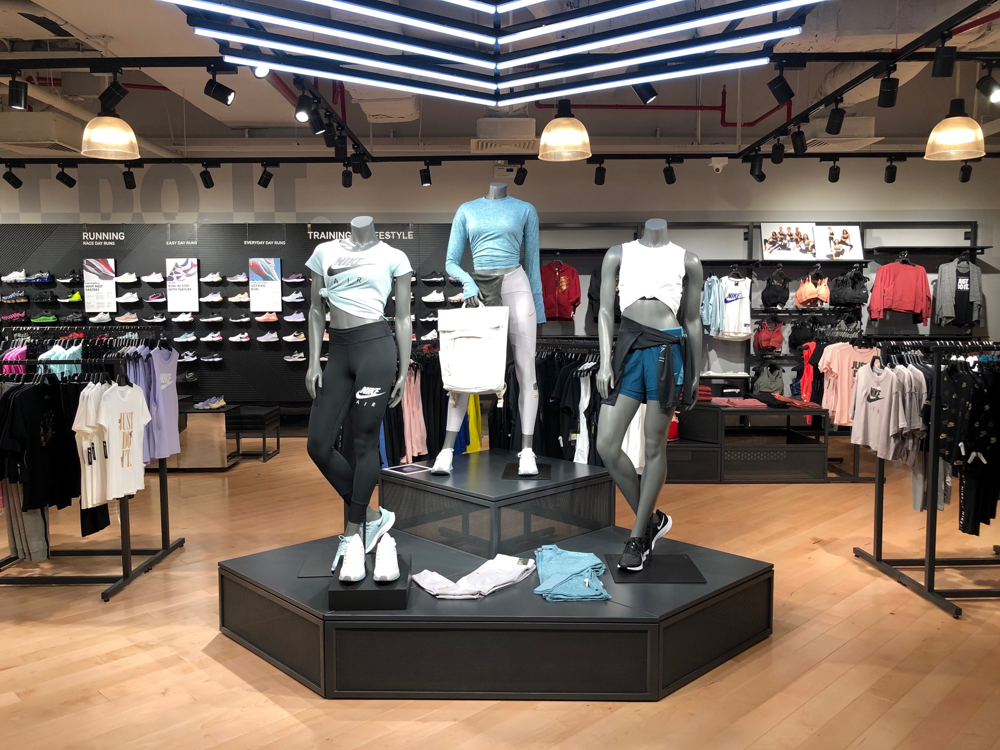 Nike tưng bừng khai trương cửa hàng flagship đầu tiên tại Saigon Centre