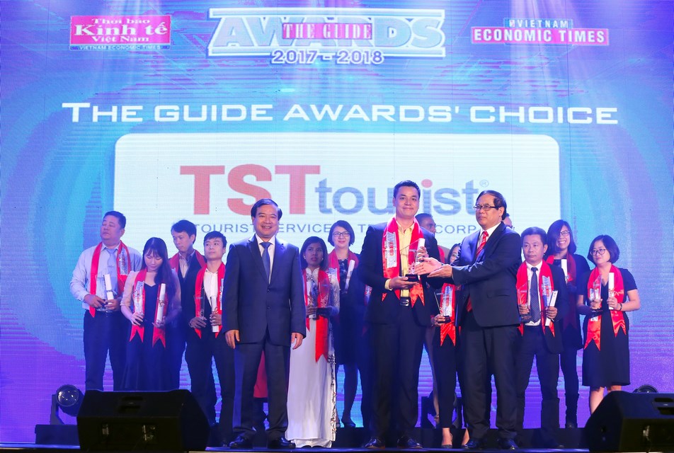 TST tourist lần thứ 3 liên tiếp nhận giải thưởng The Guide Awards 2017 - 2018