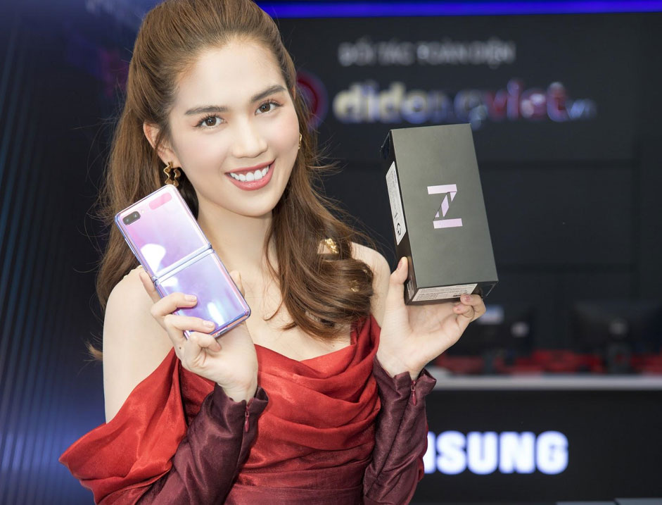 Galaxy Z Flip "đọ dáng" với Ngọc Trinh