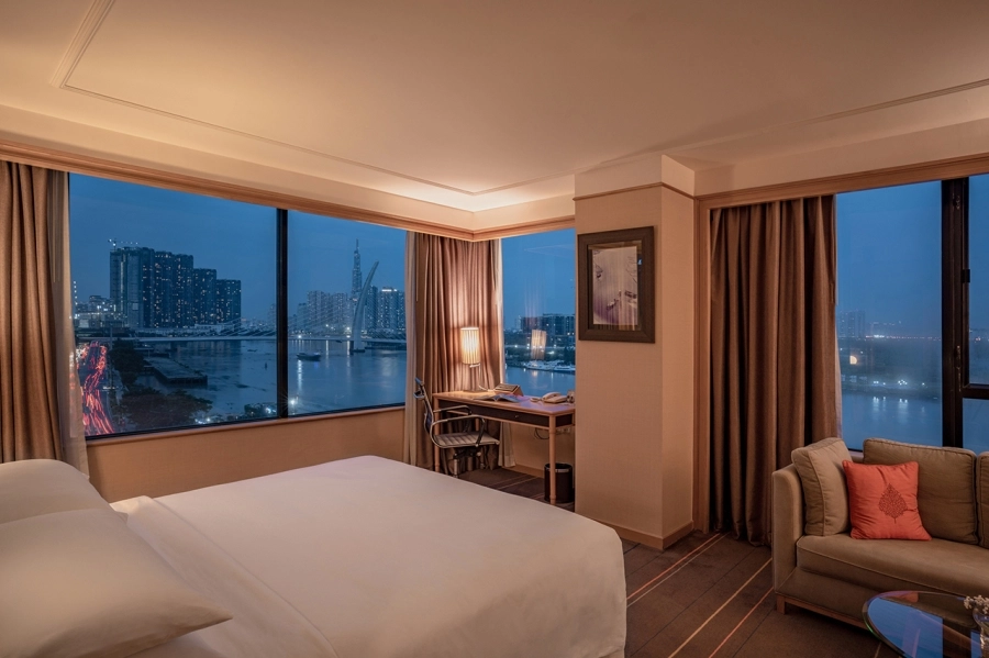 25 giờ nghỉ dưỡng và thỏa sức khám phá Sài Gòn cùng Renaissance Riverside Hotel Saigon