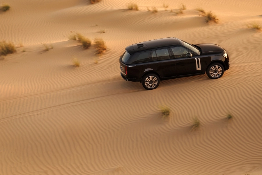 SUV điện Range Rover Electric đang được chạy thử tại Dubai, dự kiến ra mắt vào năm 2025