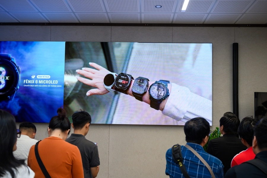 fēnix 8 MicroLED: Chuẩn mực hiển thị mới trên đồng hồ thể thao thông minh