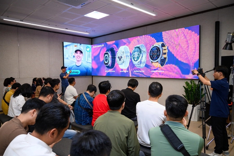 fēnix 8 MicroLED: Chuẩn mực hiển thị mới trên đồng hồ thể thao thông minh