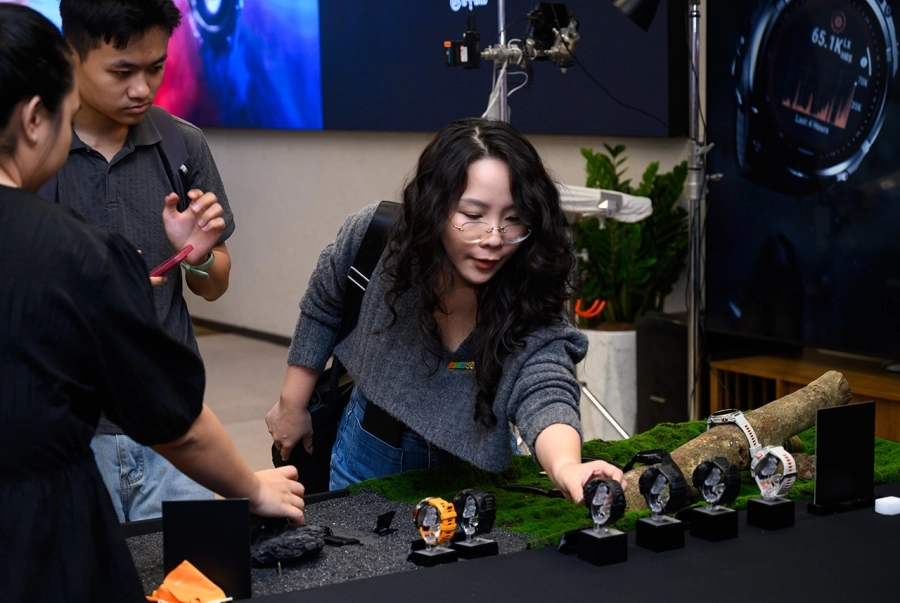 fēnix 8 MicroLED: Chuẩn mực hiển thị mới trên đồng hồ thể thao thông minh