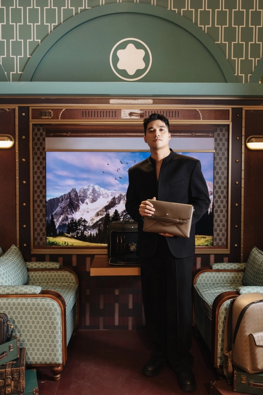 Dàn sao đổ bộ chuyến tàu 'The Journey: Let’s Write' của Montblanc tại pop-up Saigon Centre