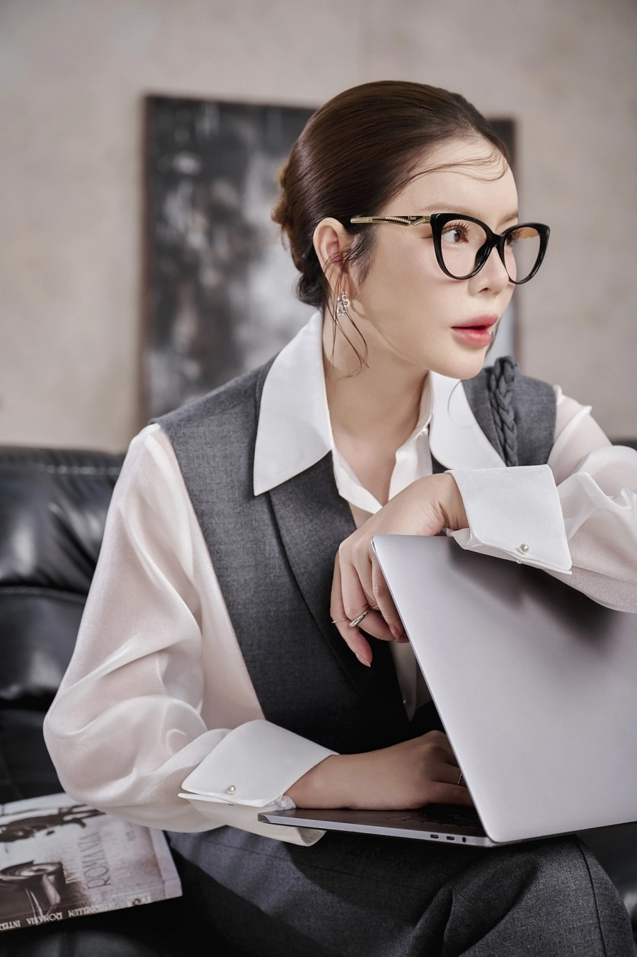 Lý Nhã Kỳ thổi làn gió mới vào trang phục vest, ẳng cấp từ sự phá cách