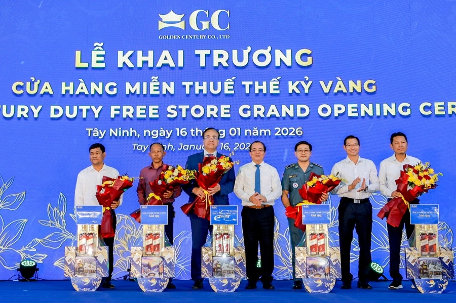 Cửa hàng miễn thuế Mộc Bài của ông Johnathan Hạnh Nguyễn đã khai trương