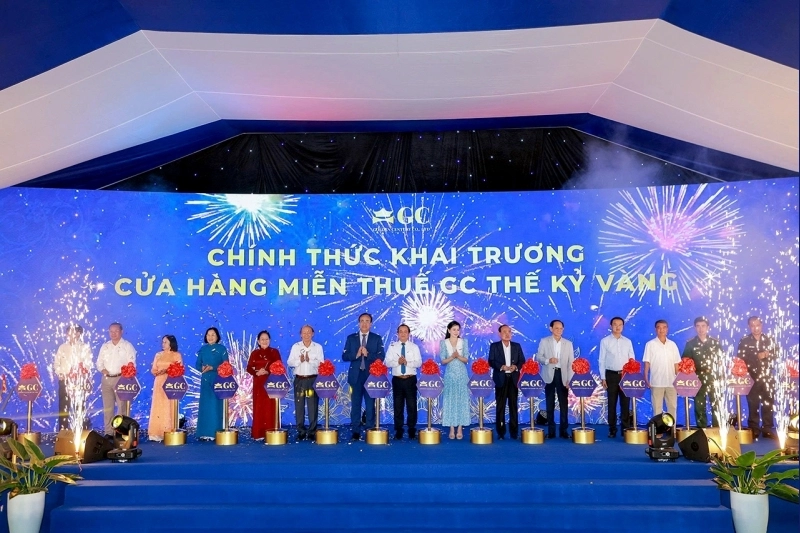 Cửa hàng miễn thuế Mộc Bài của ông Johnathan Hạnh Nguyễn đã khai trương